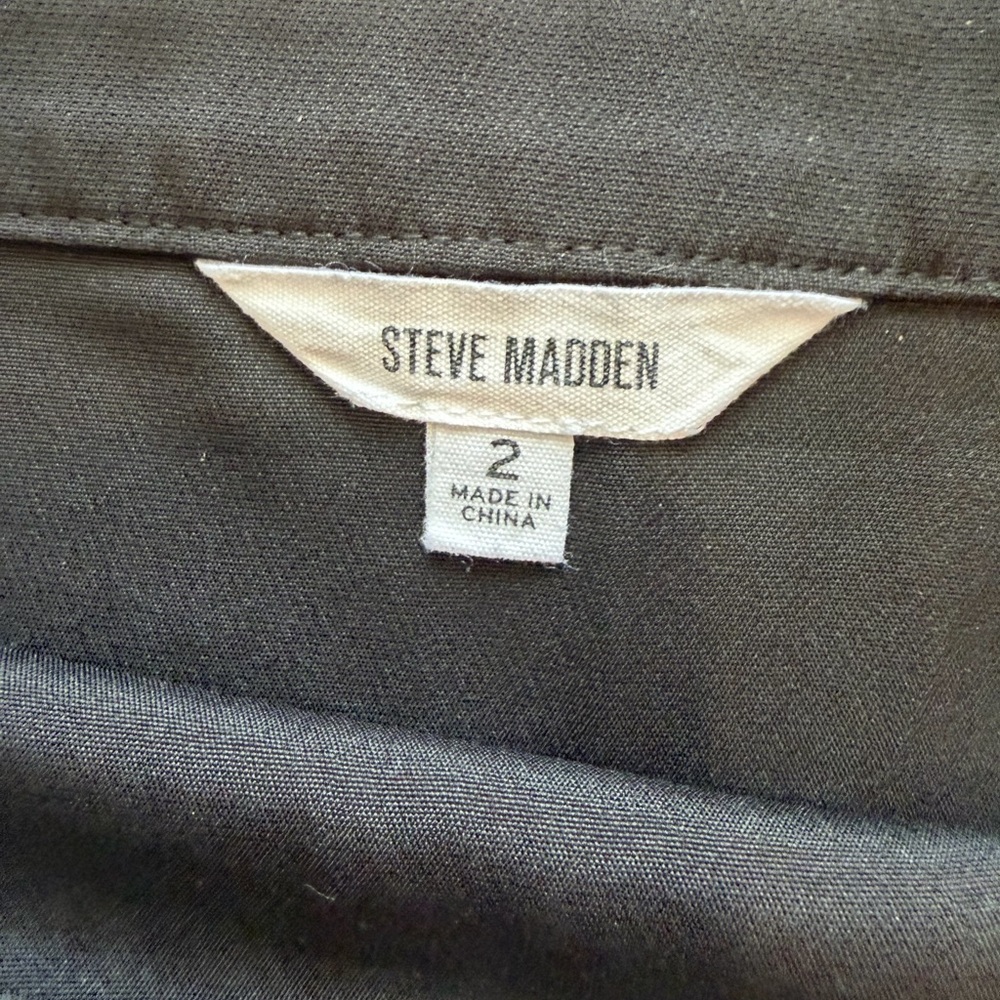 Steve Madden black skirt! Size 2! - Picture 4 of 4